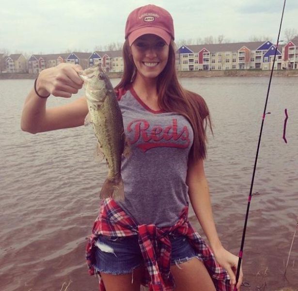 girls_who_look_this_good_fishing_are_definitely_marriage_material_640_55