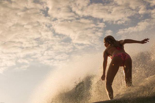surfer_girls_make_summer_extra_special_640_15
