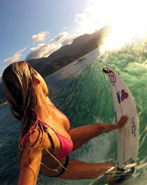 surfer_girls_make_summer_extra_special_640_27