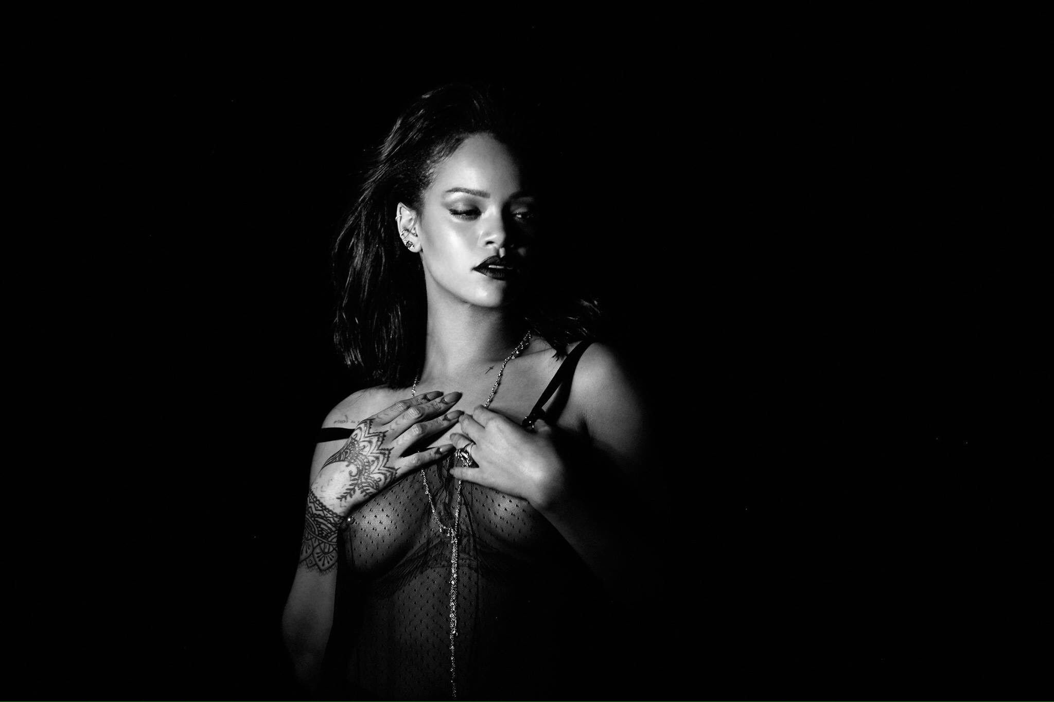 Rihanna nude 2016