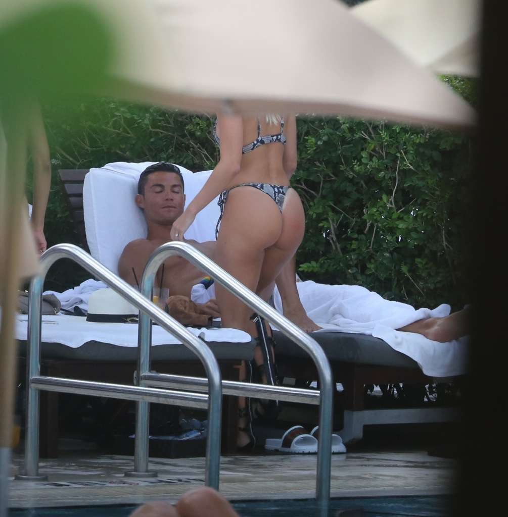 Exclusive... Cristiano Ronaldo & Mystery Blonde Pack On The PDA In Miami***NO USE W/O PRIOR AGREEMENT - CALL FOR PRICING***